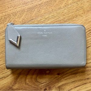 Louis Vuitton Comete Taurillon Portefuille Taupe Zippy Wallet